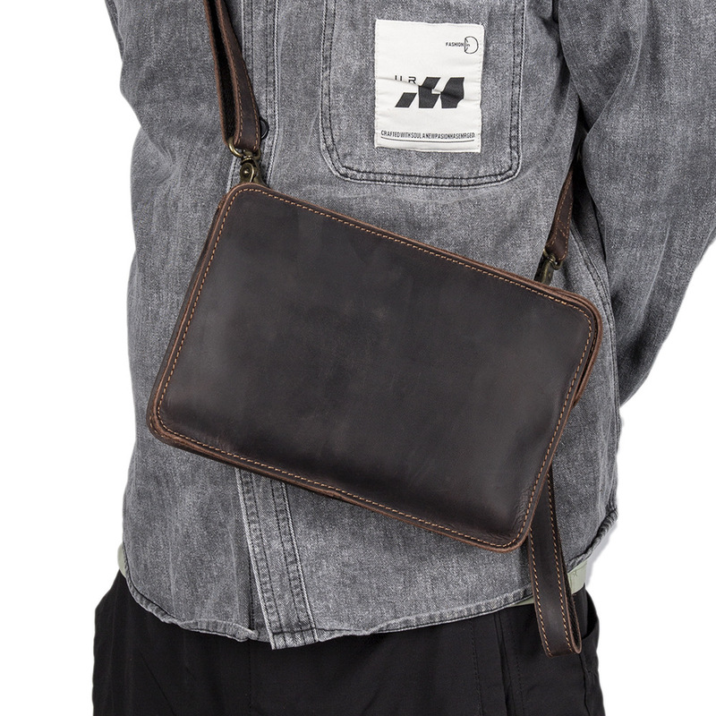 The man is holding a leather s - Interior Design Its recension och pris